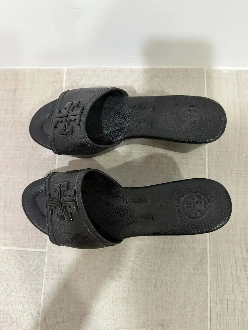 Tory Burch Lowell 80MM Tumbled Leather Wedge Platform Slide Sandals in Black - Picture 3 of 6